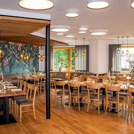 Deutsches Haus Restaurant Gastwirtschaft Biergarten Am Radweg 招待所 Bermuthshain