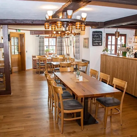 Deutsches Haus Restaurant Gastwirtschaft Biergarten Am Radweg 3*