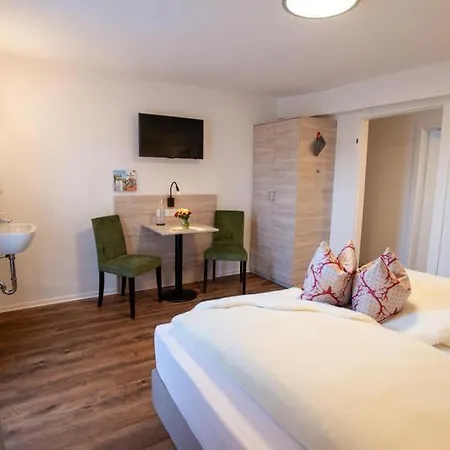 Deutsches Haus Restaurant Gastwirtschaft Biergarten Am Radweg 招待所 3*