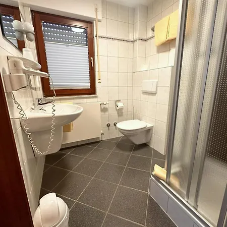 Deutsches Haus Restaurant Gastwirtschaft Biergarten Am Radweg Affittacamere 3*
