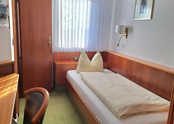 Pensjonat Deutsches Haus Restaurant Gastwirtschaft Biergarten Am Radweg Bermuthshain