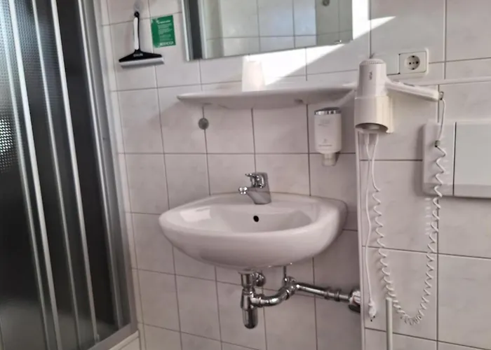 Pensión Deutsches Haus Restaurant Gastwirtschaft Biergarten Am Radweg 4*